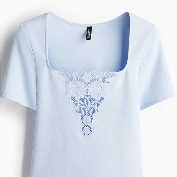 H&M Blue top with eyelet lace embroidered NWOT - Picture 3 of 4